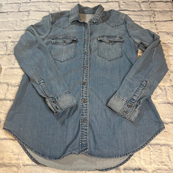 GAP Tops - Gap maternity size small chambray shirt